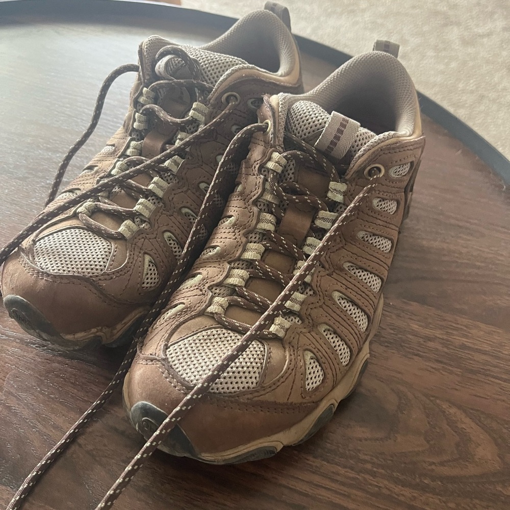 Oboz women’s size 8.5 hiking shoes